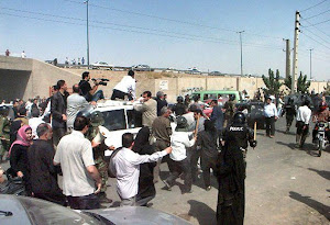 حمله ماموران امنیتی به کمپ نیروهای مردمی و بازداشت ۳۵ نفر در مناطق زلزله زده..!