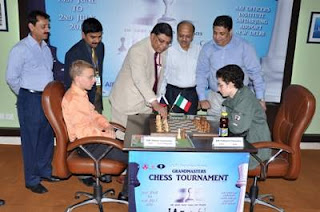 Echecs à New Delhi : Viktor Laznicka (2681) 1-0 Fabiano Caruana (2714) - ronde 9 © site officiel