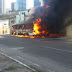 Ônibus e carro oficial do governo são incendiados na zona leste de Natal