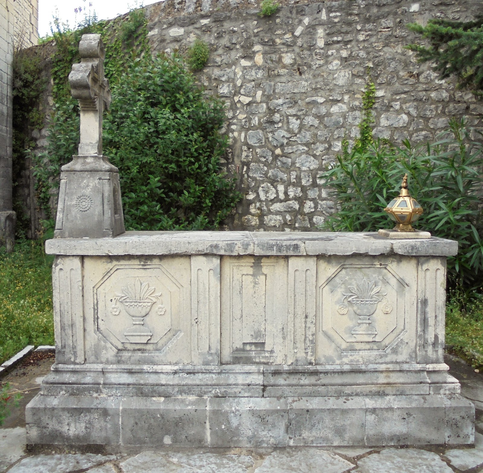 το ταφικό μνημείο του οίκου Λιόντου στη Ζίτσα Ιωαννίνων