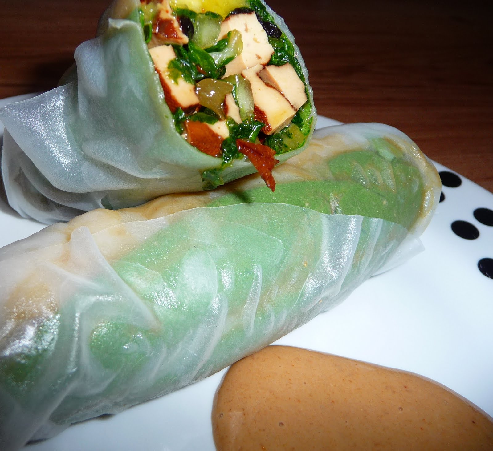 veganes lischen Pak Choi Sommerrolle mit ErdnussChiliDip