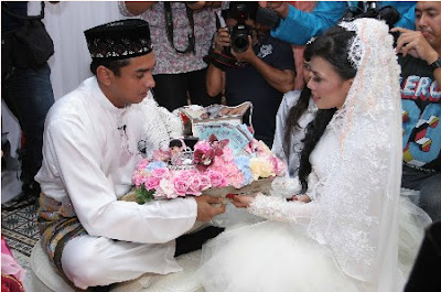 Gambar Majlis Perkahwinan Resepsi Azad Jasmin dan Eira Syazira
