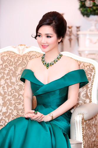 'Hoa hau khong tuoi' Giang My dien dam tre vai goi cam - Anh 6