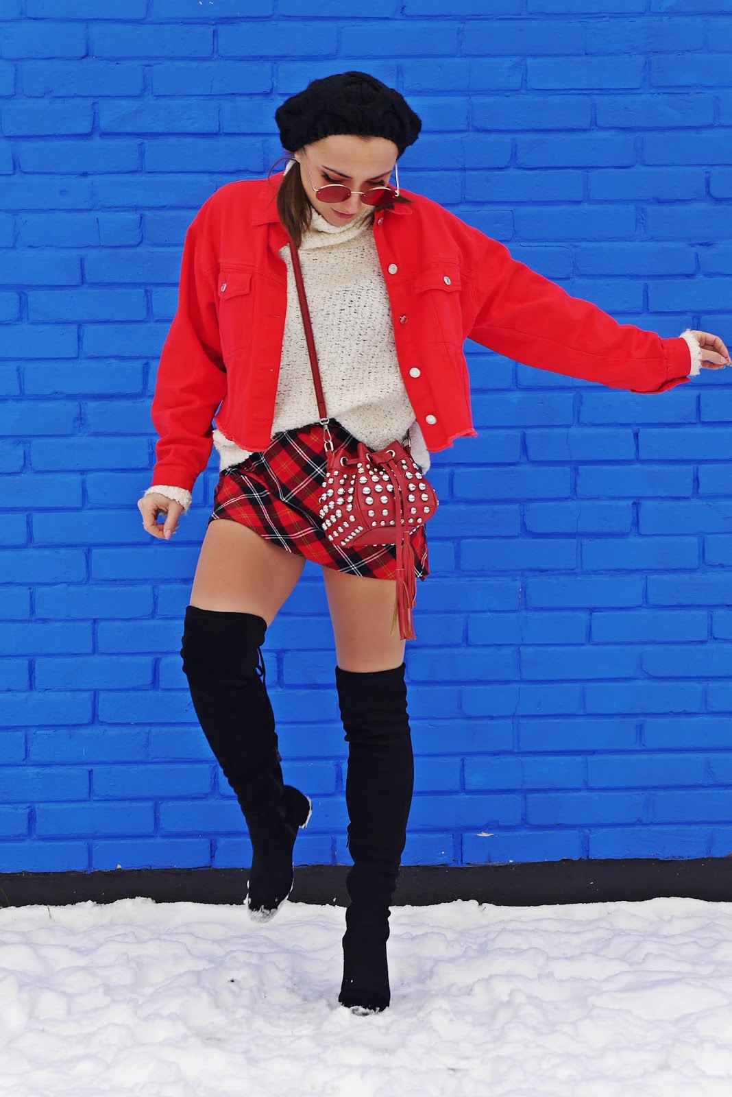 czerwona spódnica w kratę kozaki za kolano renee beret karyn blog modowy blogerka modowa