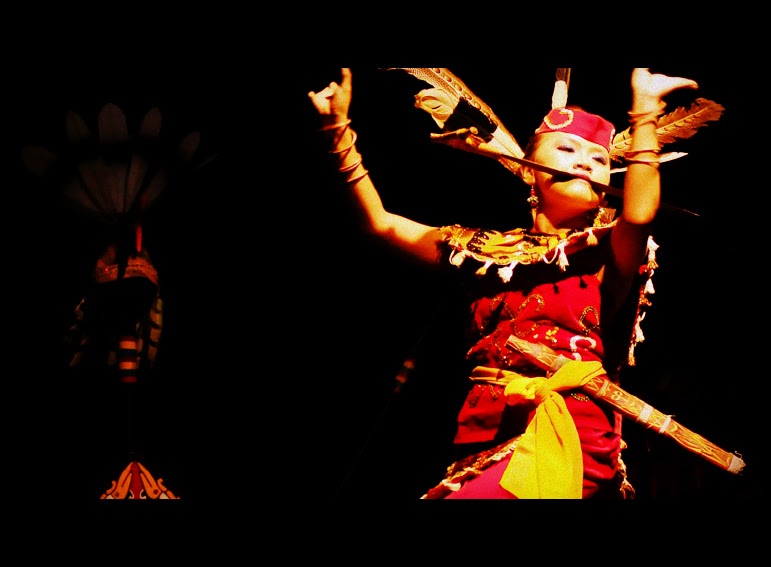  Tari Mandau Kesenian Tradisional Dayak Kalimantan Tengah 