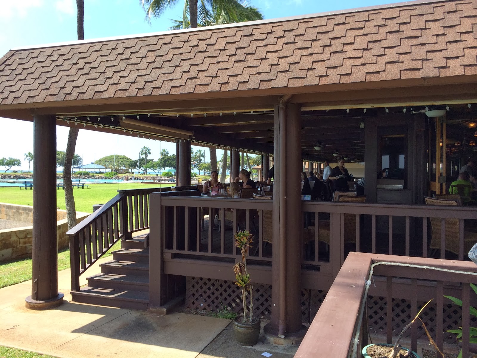 GREAT EATS HAWAII SAM CHOY'S ISLAND STYLE SEAFOOD GRILLE AND HAPA BAR