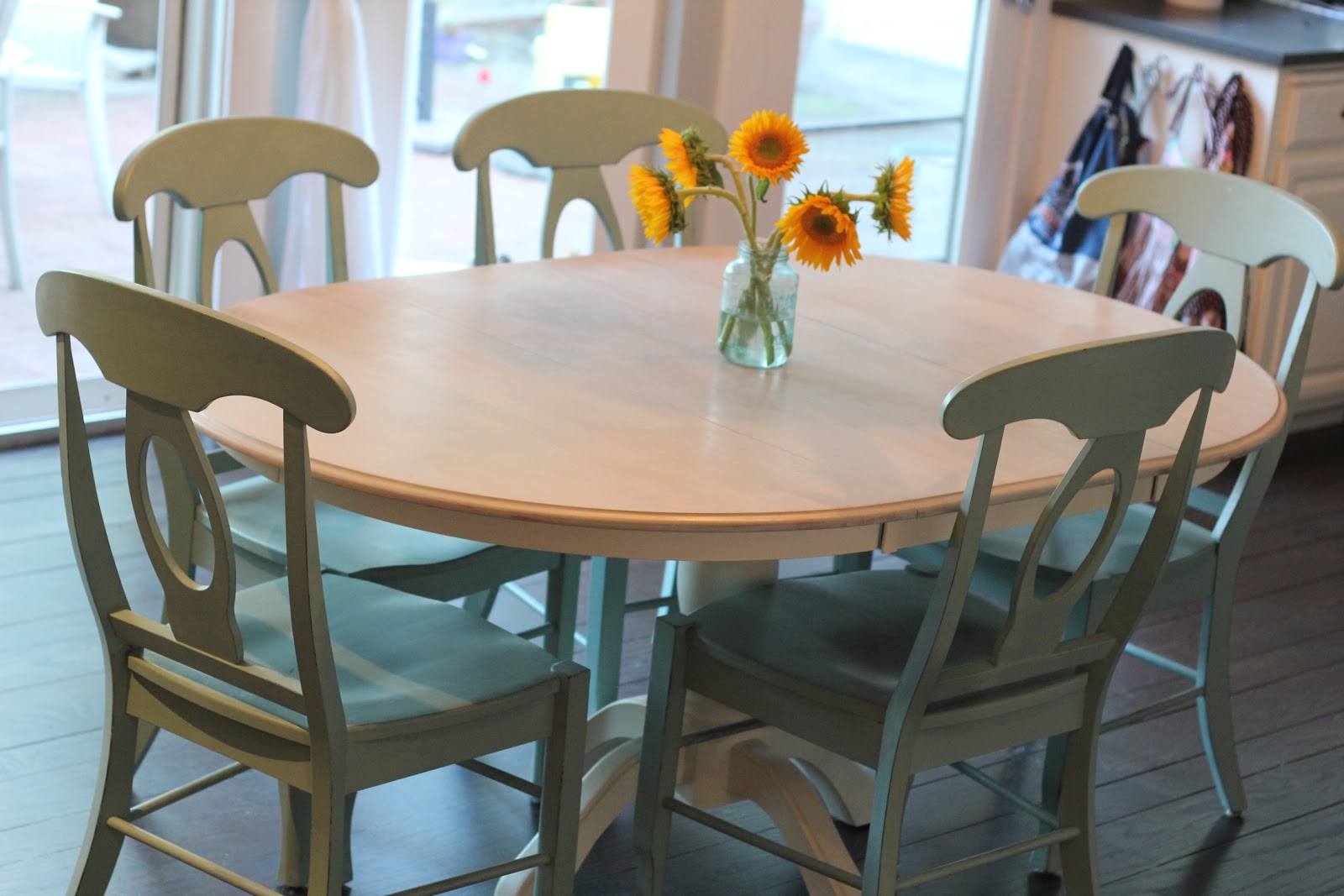 Kitchen Tables And Chairs