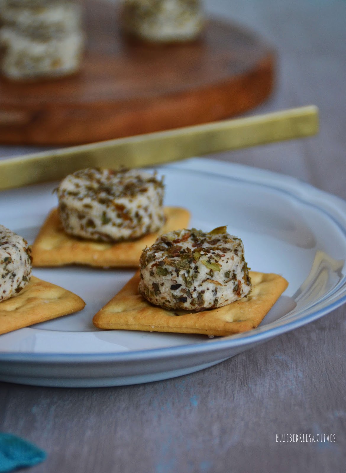 MINI "CHEESES" WITH FINE HERBS 
