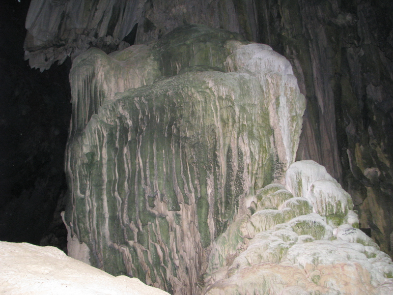 Thăm hang Puông trong vườn quốc gia Ba Bể