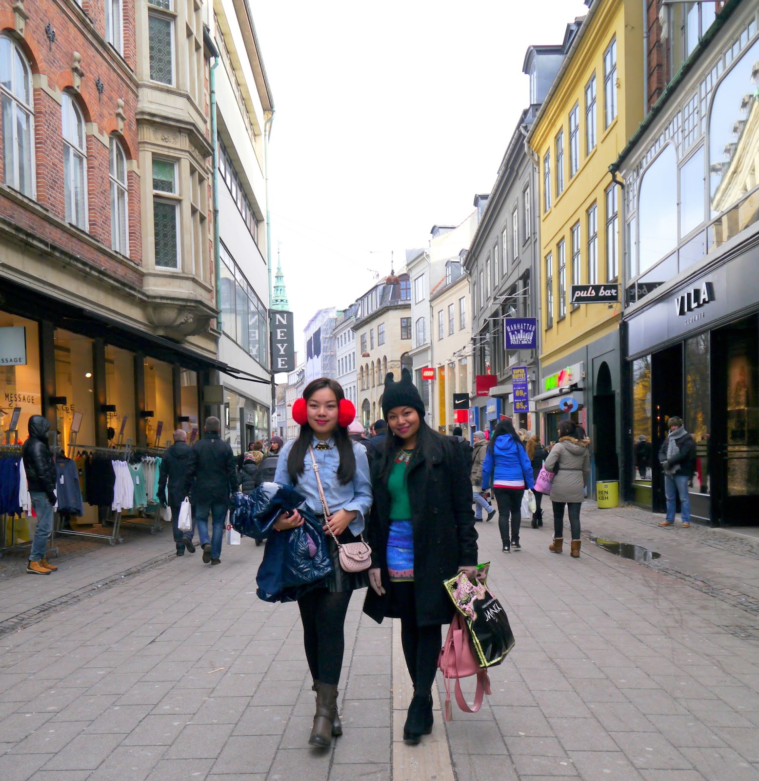 I go shopping on saturday. Улица Строгет в Копенгагене. Строгет (Stroget) Копенгаген. Пешеходная улица стрёгет. Копенгаген ноябрь одежда.