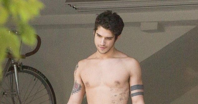 Tyler posey nude leak.