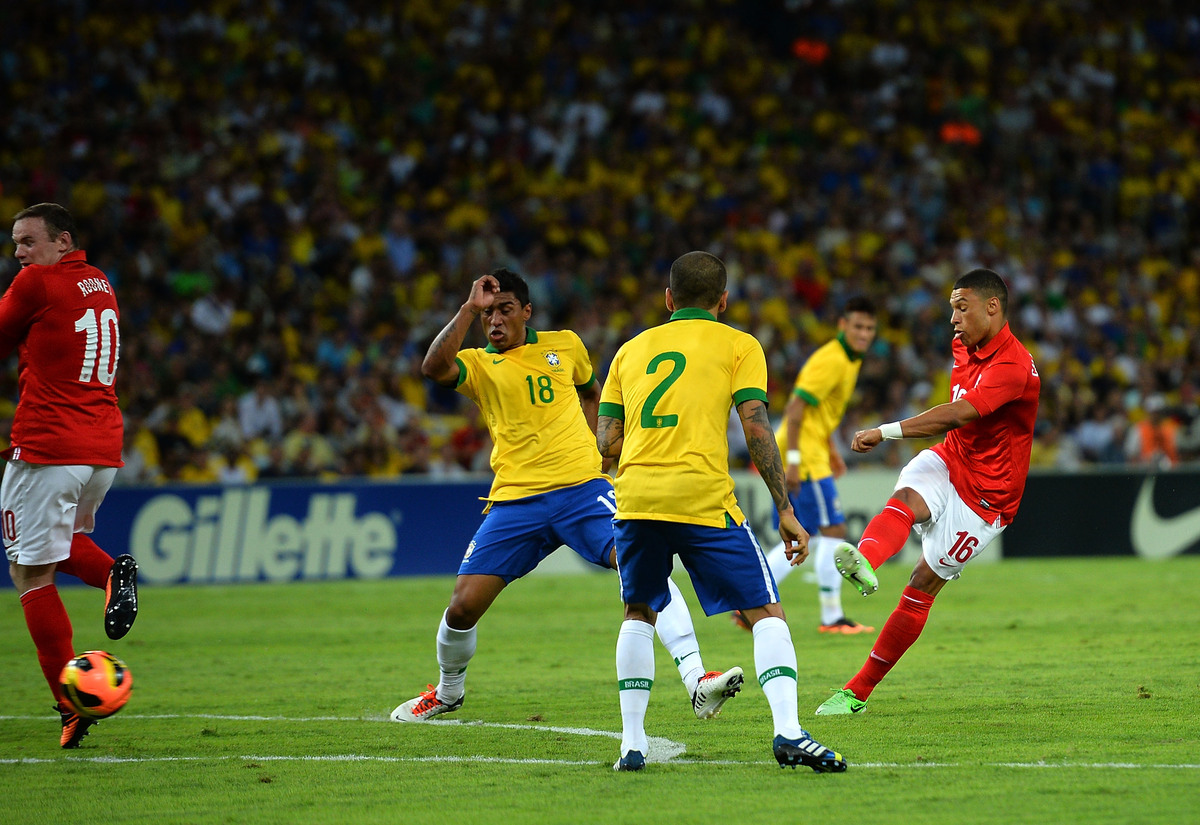 Бразилия англия футбол матч. Англия Бразилия. Бразилия Англия 2013 год 2:2. Англия Бразилия 2014 проиграла. Бразилия Англия 2002 год.