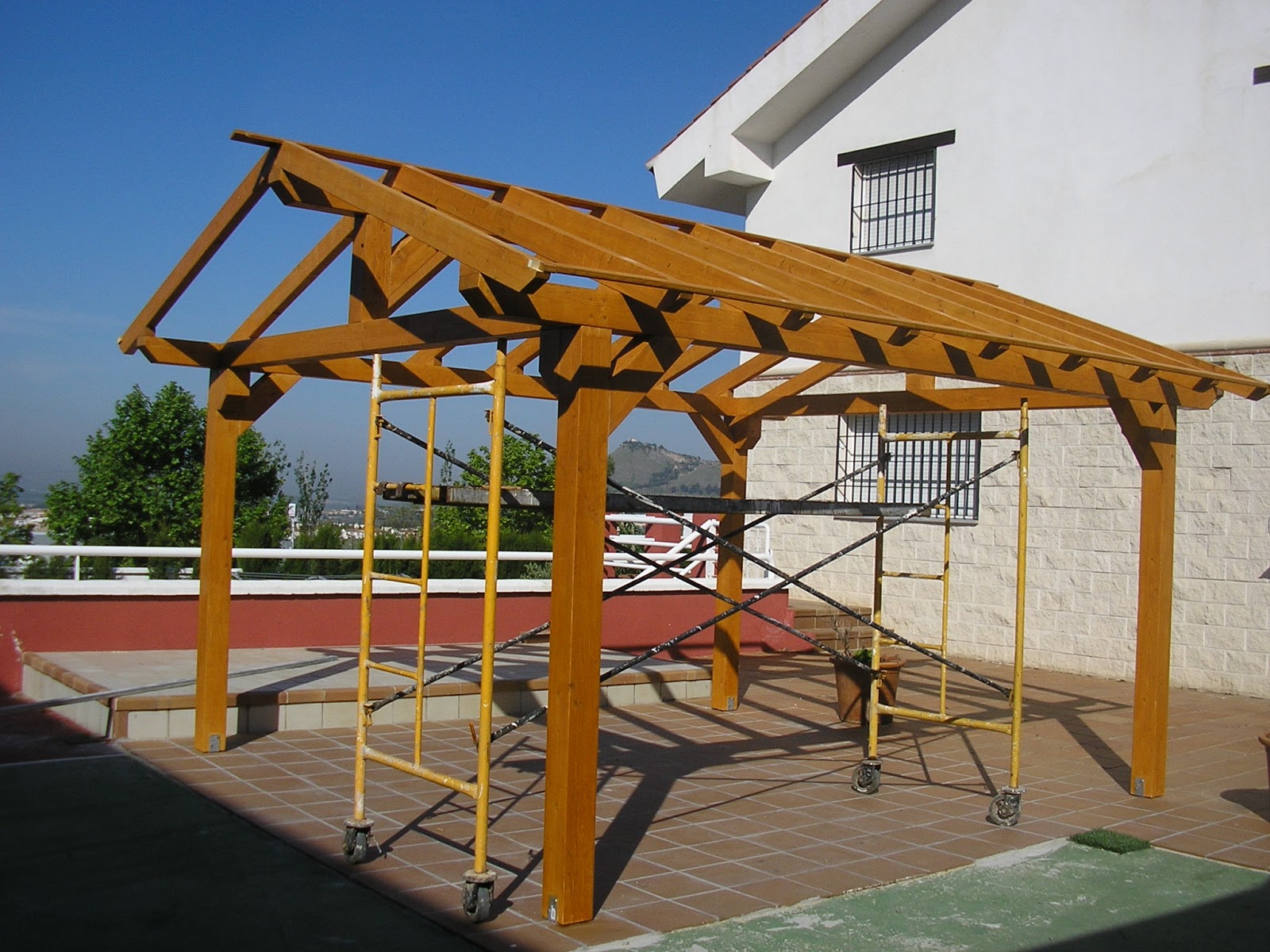 Fabricación de Pérgola con aislante térmico. FP Madera y Mueble Granada