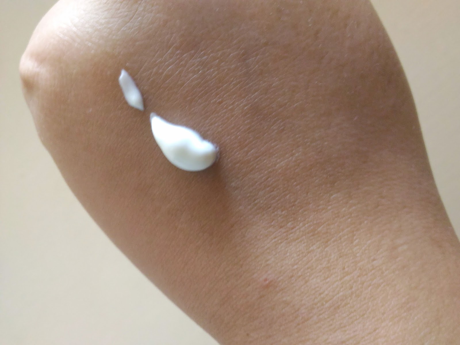 THE BODY SHOPVITAMIN C DAILY MOISTURIZER spf 30 REVIEW