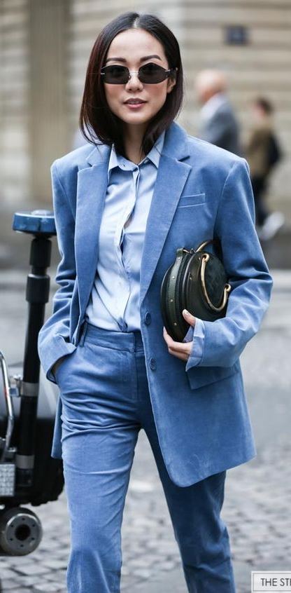 what to wear with a blue suit : shirt and round bag