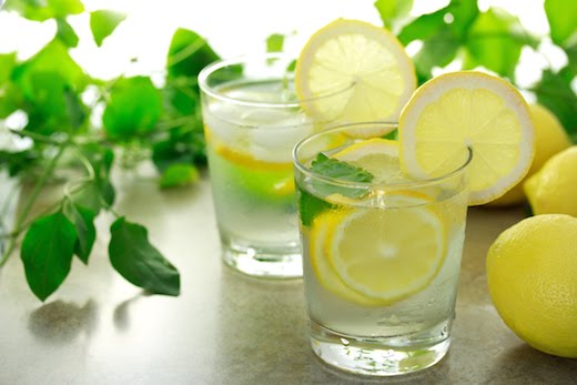 Beneficio do Limão na água quente para a sua Saúde