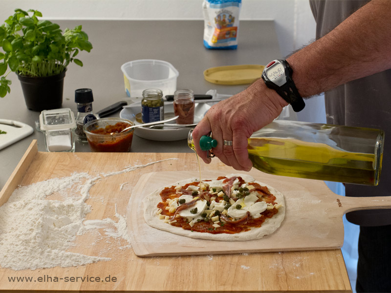 Wir renovieren Ihre Küche : Lecker Pizza auf Pizzastein im Backofen