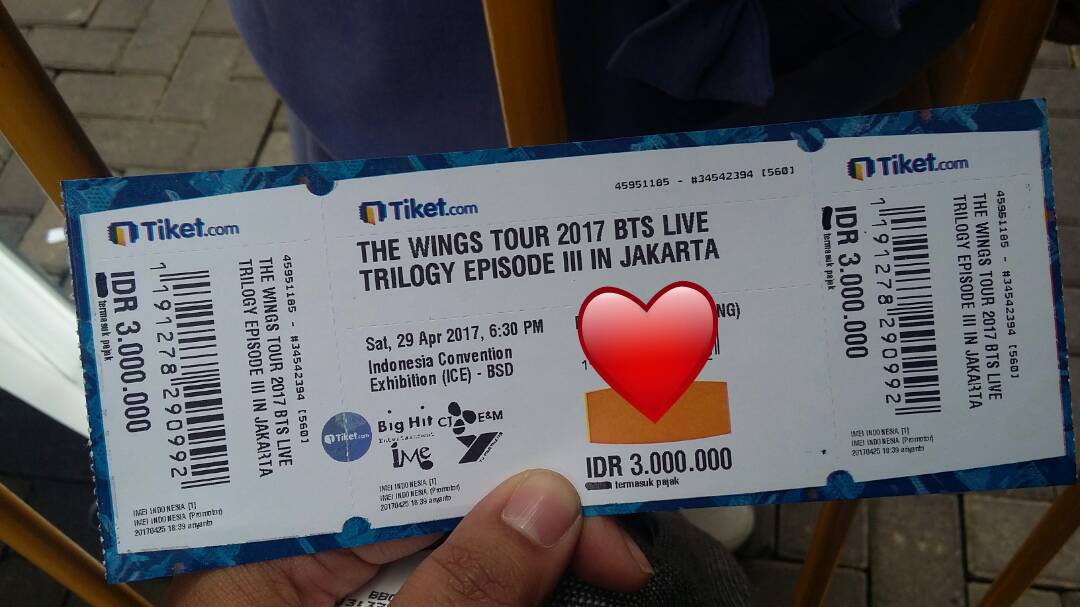 The Wings Tour In Indonesia Konser Kpop Rasa Drama Kacamata Utie