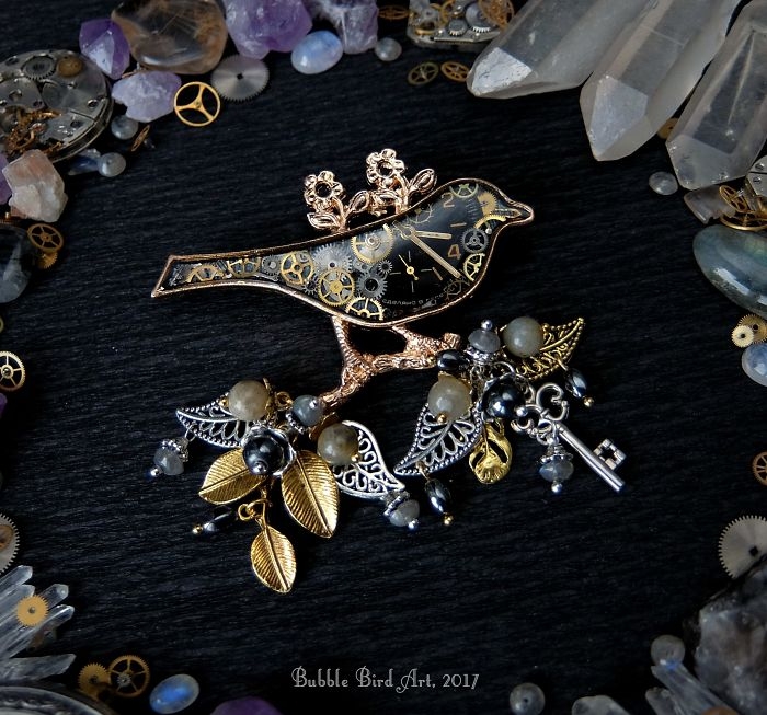 02-Bird-Brooch-Victoria-Klochko-Steampunk-Animal-Jewellery-with-Clock-Parts-www-designstack-co