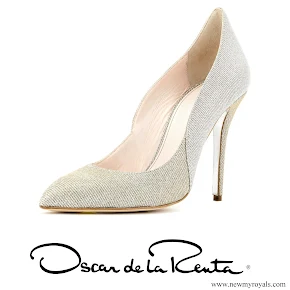 Kate Middleton wore Oscar de la Renta platinum lame cabrina pumps