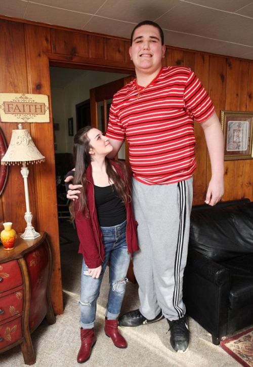 The World's Tallest Teenager Just Can't Stop Growing | Funny Picture Wars