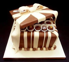 علب وأكواب من الشوكولاته تؤكل!