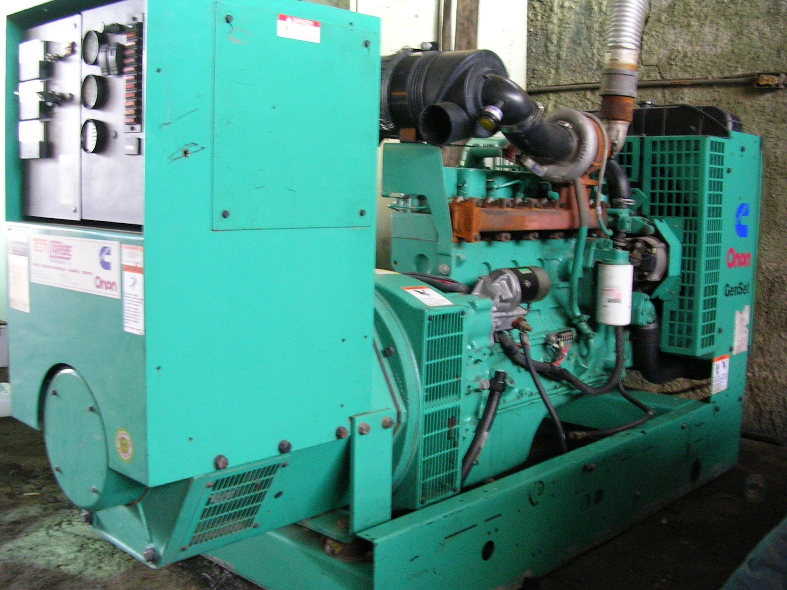 PLANTAS ELECTRICAS Y MAQUINARIAS Generador Cummins de 100kw Vendido en