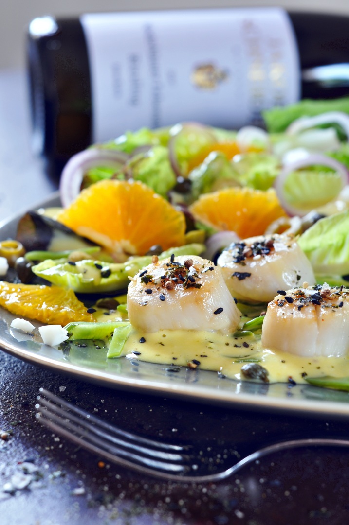 Sevilla-Salat mit Jakobsmuscheln und Gomasio-Nori-Gewürzsalz [plus ...