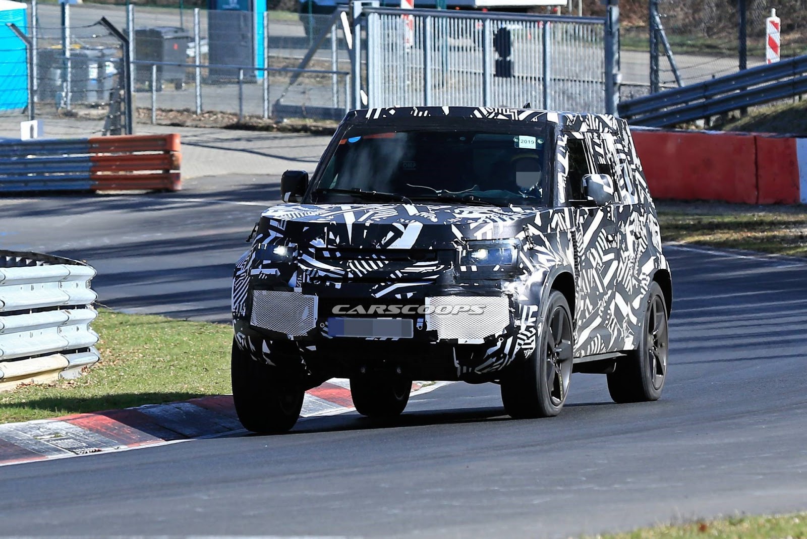 Land Rover Defender 90 Spied Showing Its Compact Body