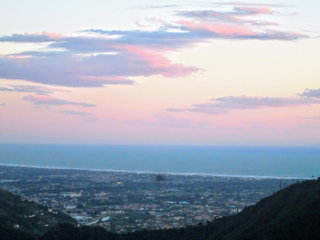 Raccontare un paese quando la notte...