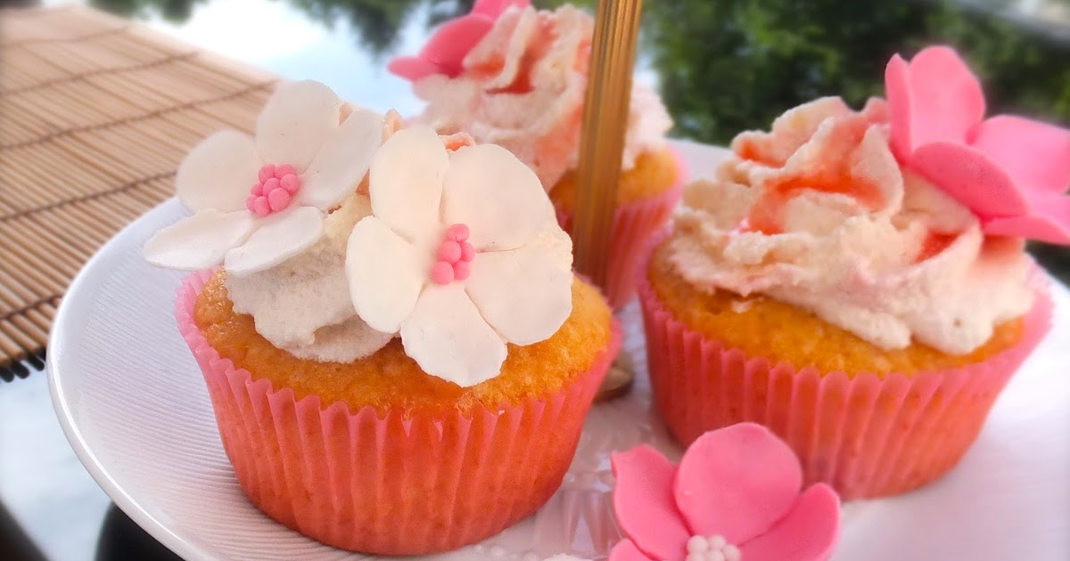 Ramona&amp;#39;s Bäckerei: Erdbeer-Cupcakes mit Erdbeer-Buttercreme-Frosting