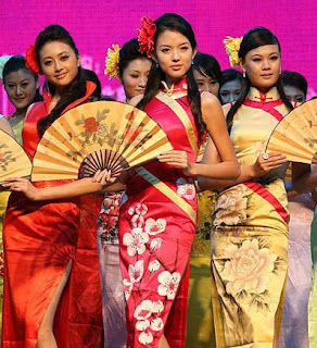 Singapore: Traditional costumes of Singapore