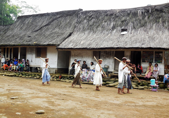 image sejarah kampung naga di tasikmalaya 