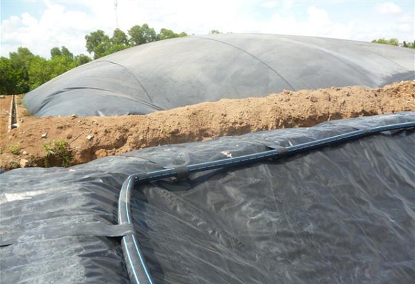 Giải pháp túi biogas HDPE với ngành chăn nuôi Việt Nam Tui-biogas-hdpe-lon-ngoai-troi-080916