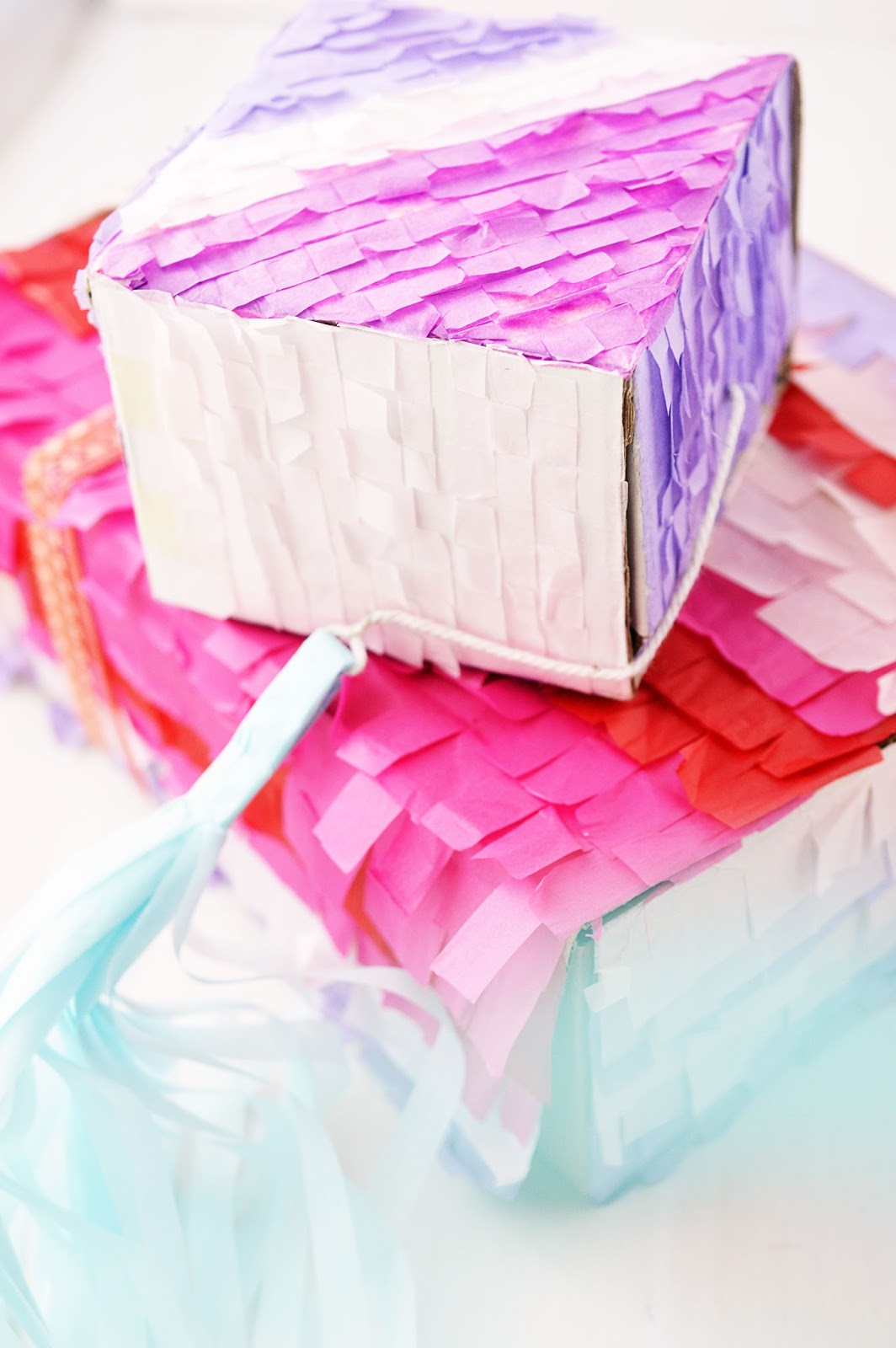 Surprise! DIY PINATA GIFT BOX Motte