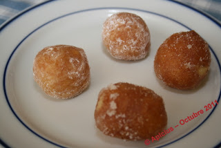  839º Menú, Aperitivo, borraja en salsa de almendras y queso, chipirones en su tinta y buñuelos. 
