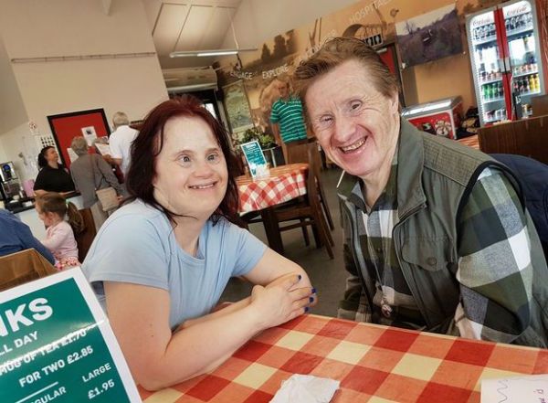 People Treat Them As "Disgusting", Discover This Couple Of Down's Syndrome Who Has Just Celebrated His 23rd Wedding Anniversary