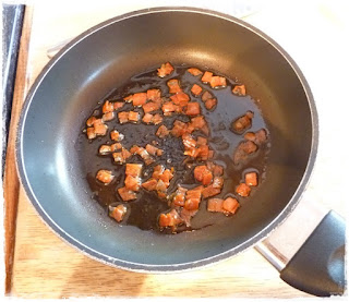 chorizo, frying chorizo, chorizo omelette