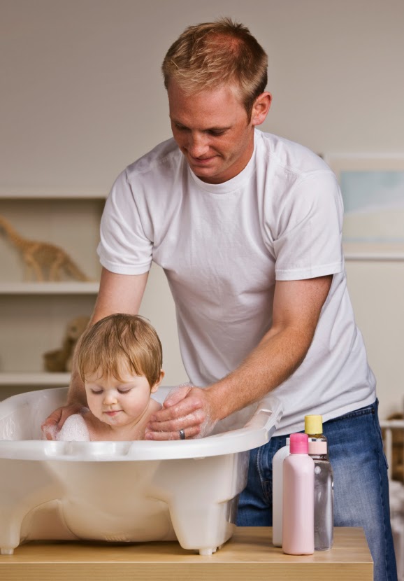 How to Bathe Baby Safely