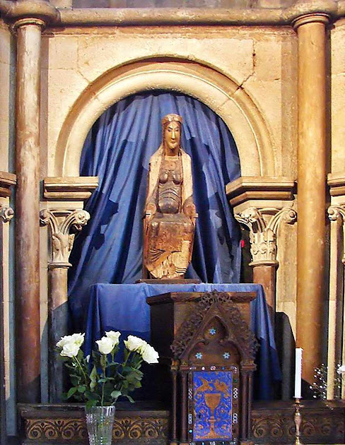 A Virgem Negra da catedral de Dijon