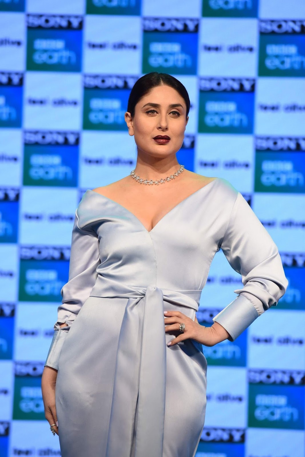Kareena Kapoor Super Sexy Cleavage Show At The Launch Event of Sony BBC Earth