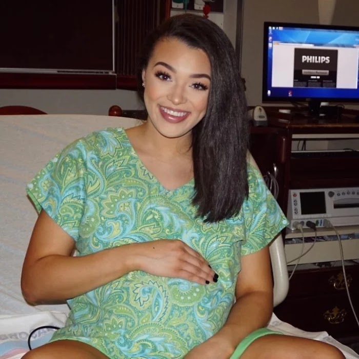 Women Around The World Are Applying Makeup Just Before Giving Birth