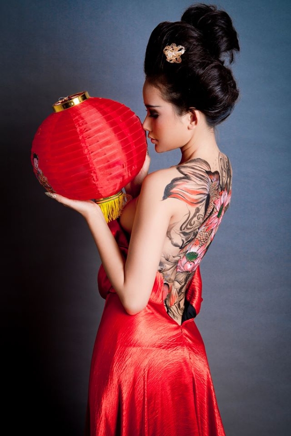 Hot girl…Phan Như Thảo hoá thân geisha … samurai gợi cảm với body paiting