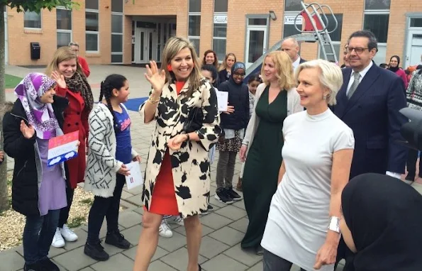 Queen Maxima of The Netherlands launched the project of "Classic Shows" the NPO Radio. Queen Maxima Natan Dress, LK Bennett Shoes