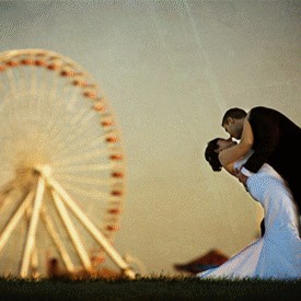 Ferris wheel couple