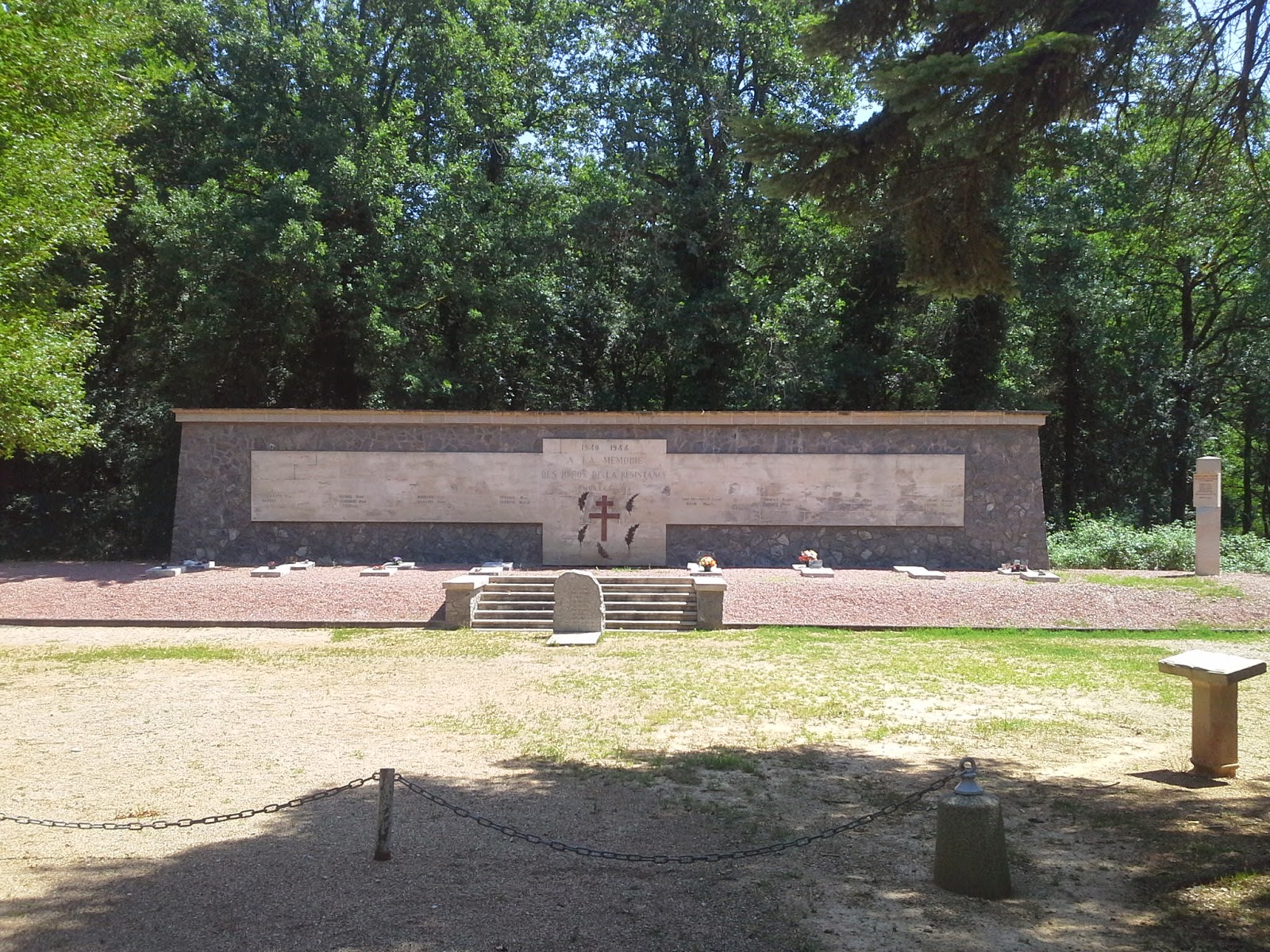 La Resistance Francaise 15 janvier cérémonie au monument des fusillés de la Braconne (16) La Resistance Francaise 15 janvier cérémonie au monument des fusillés de la Braconne (16)