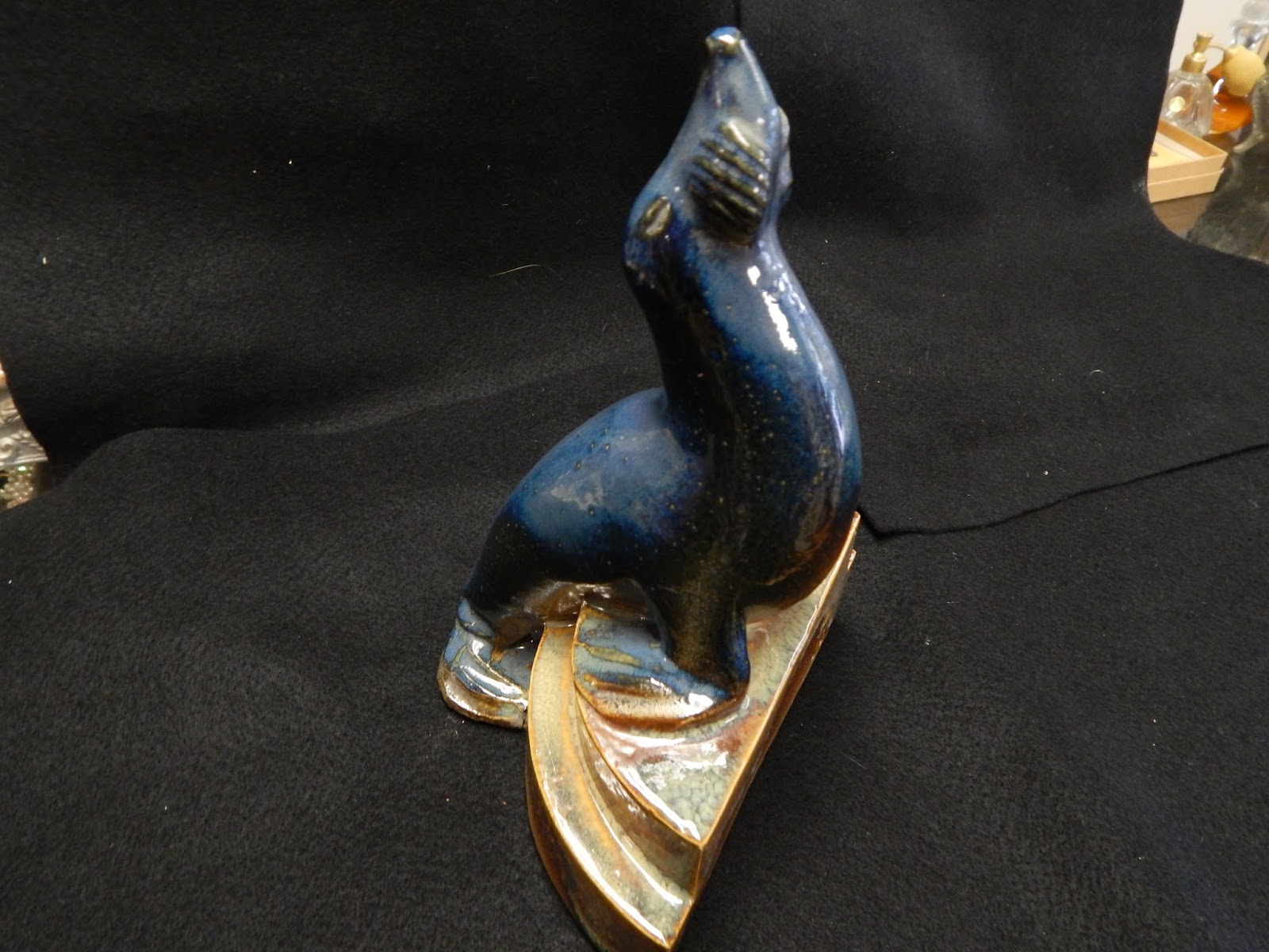 13909 Antiques Vintage Cermaic Seal Figurine
