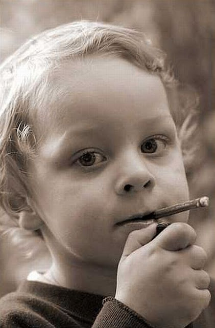 niños fumando