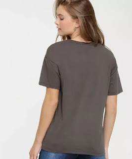 Moda: Blusa Estampa Patolino Looney Tunes Extremamente democrática, todos nós temos mais de uma no nosso guarda roupa, seja ela lisa, com corte diferenciado ou estampada.