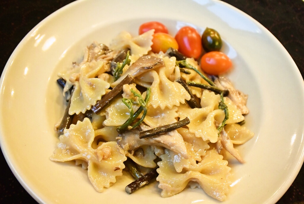 Recipes for Tom Maitake to warabi no gorugonzoora pasta / pasta with